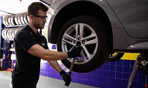 Los neumáticos de coches eléctricos pueden desgastarse hasta un 20% más rápido que los de combustión