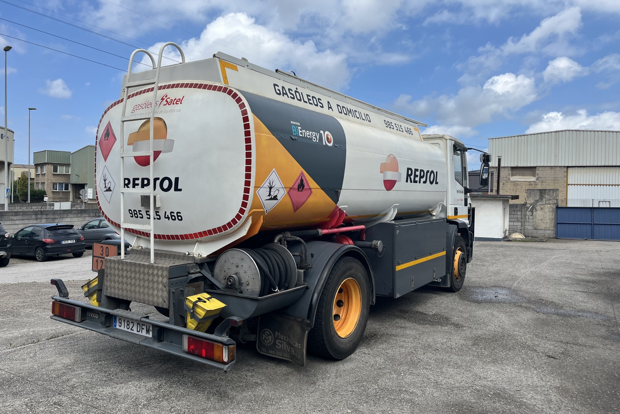 Se vende camión cisterna marca IVECO, capacidad 13.580 litros.
