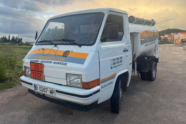 Venta de NISSAN TRADE con 2 tanques de aluminio