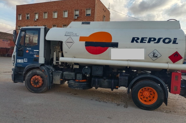 Venta de camión cisterna de dos compartimentos cisterna